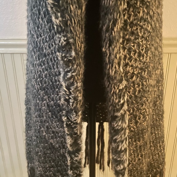 Escio Sleeveless Sweater Vest Small – Mixed Neutral Tone Knit with Fringe - Picture 6 of 13